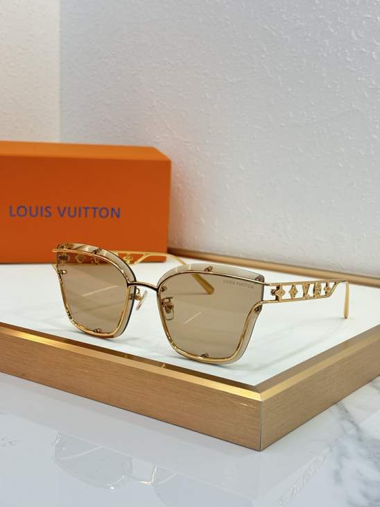 Picture of Louis Vuitton Sunglasses _SKUfw79280247fw